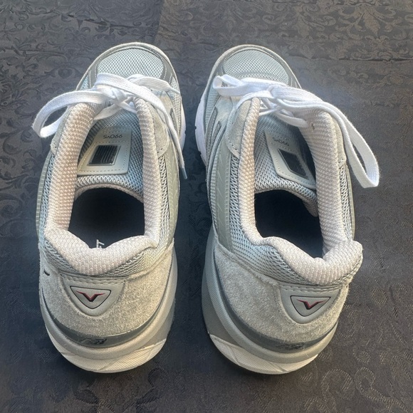 NWOB New Balance W990GL5 Running
Shoes Grey/Castlerock Suede/Mesh size 10 1/2 - Picture 4 of 12